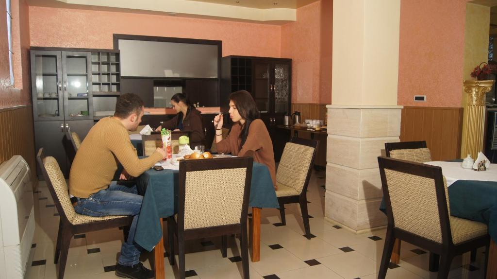 Bristol Hotel 3*